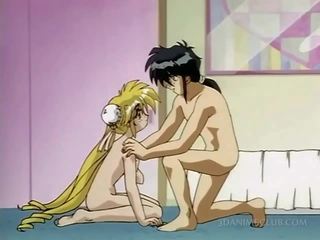 Anime blondynka seductress przyłapani nagi w łóżko