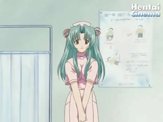 Provocerend hentai verpleegster decides naar helpen haar intern en probeert naar