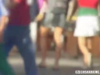 Чешка недосвідчена дівчинки sharked на в вулиці