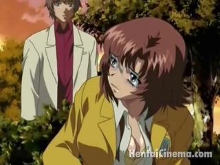 Bojë kafe flokë anime i dashur në glbooties jep felatio në një oversexed simpatik në tthis i ri park